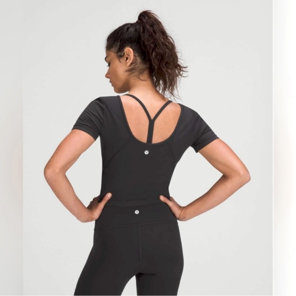 Lululemon Cropped Short Sleeve Tee 6 Black Scoop Neck